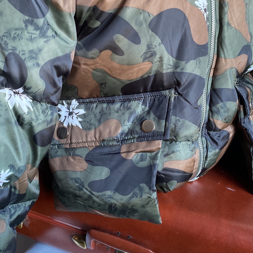 Army and floral print puffer jacket - Picture 12 of 14